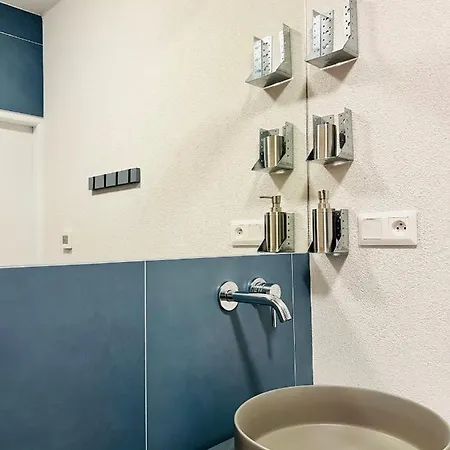 Timeless Old Centre Apartment With 2 Bathrooms And Balcony Bratislava Exterior photo