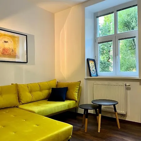 Timeless Old Centre Apartment With 2 Bathrooms And Balcony Bratislava Exterior photo