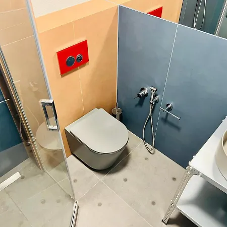 Timeless Old Centre Apartment With 2 Bathrooms And Balcony Bratislava Exterior photo