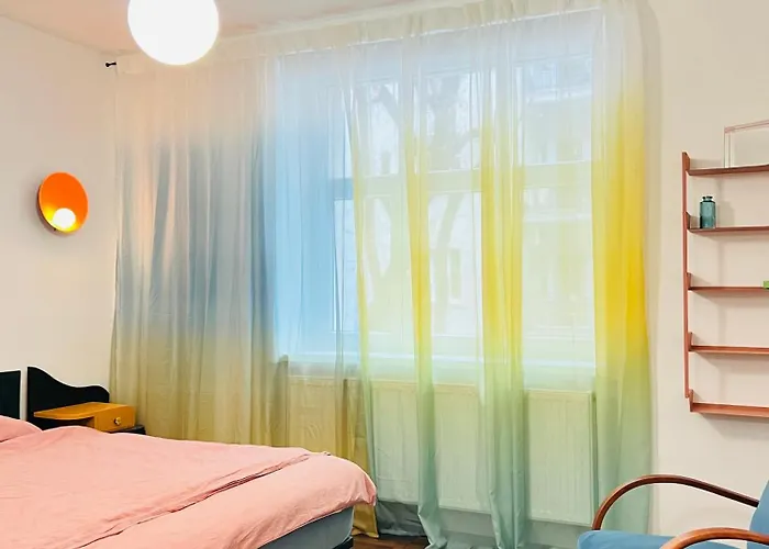 Timeless Old Centre Apartment With 2 Bathrooms And Balcony